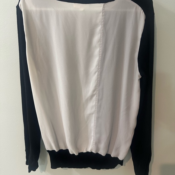 Two by Vince Camuto sweater/shirt 🖤 - Picture 2 of 3